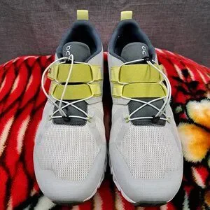 On Running | Shoes | Size 2 Men Oncloud Athletic Casual  display picture 1